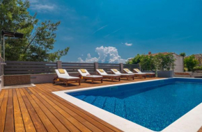 Familienfreundliche Villa Arya In Podstrana Mit Pool